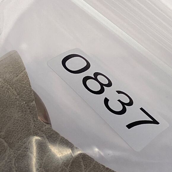 Reading Sunglasses 2.25 Clear Gold Sweetheart Frames Dark Lenses NWT - Picture 6 of 7